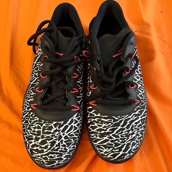 Cement and neon red YM Jordan’s size 6.5 - Picture 2 of 5